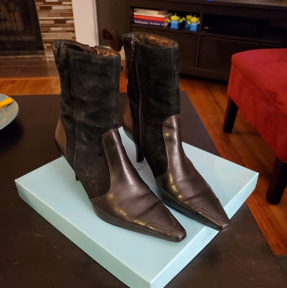 Audrey Brooks booties - Picture 2 of 3